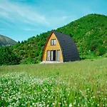 Lodge Altus Highland Tepelene