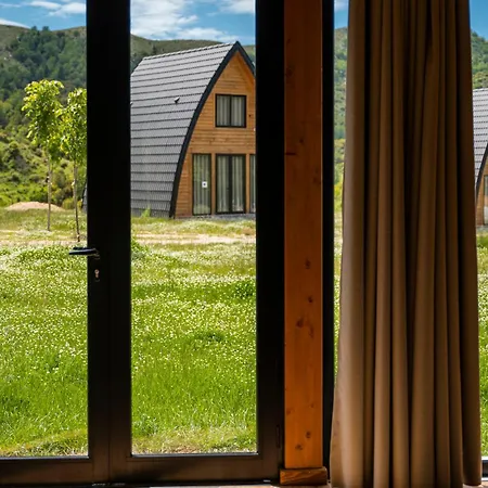 Altus Highland Lodge *