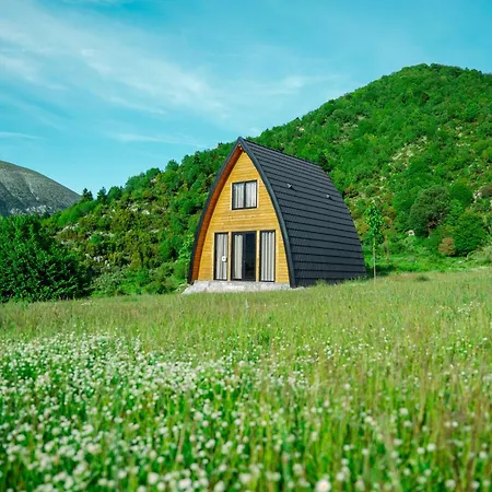 Деревянный коттедж Altus Highland Tepelene