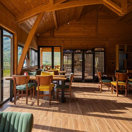Altus Highland Lodge Tepelene