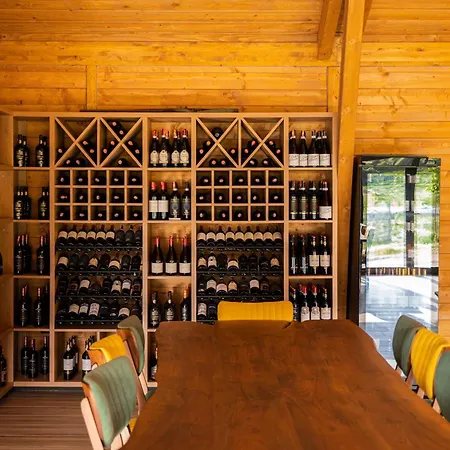 Altus Highland Lodge *